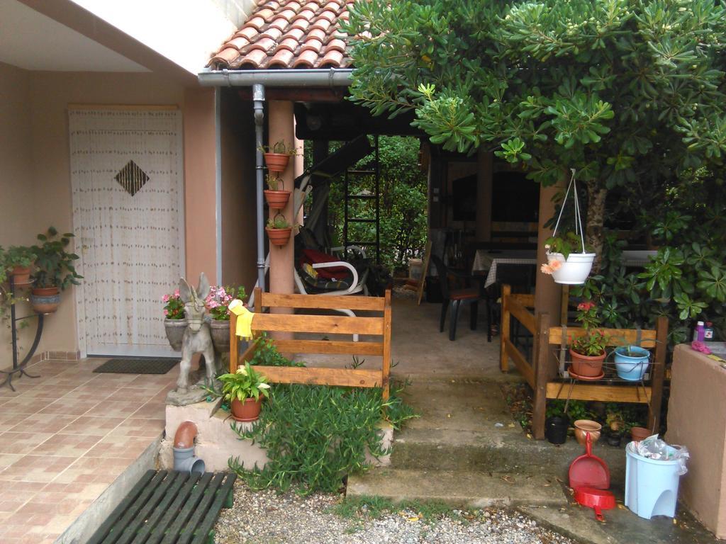 Apartments Lana Стариград-Пакленица Стая снимка