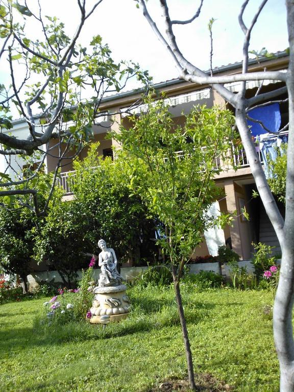 Apartments Lana Стариград-Пакленица Стая снимка