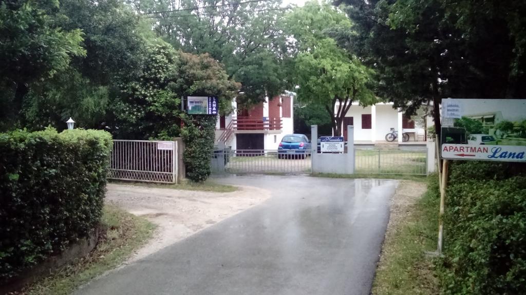 Apartments Lana Стариград-Пакленица Екстериор снимка